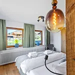 Apartmanhotel Soho Mountain - Pool Und Sauna Reit im Winkl
