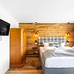 Soho Mountain - Pool Und Sauna 5*