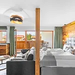 Soho Mountain - Pool Und Sauna Apartmanhotel